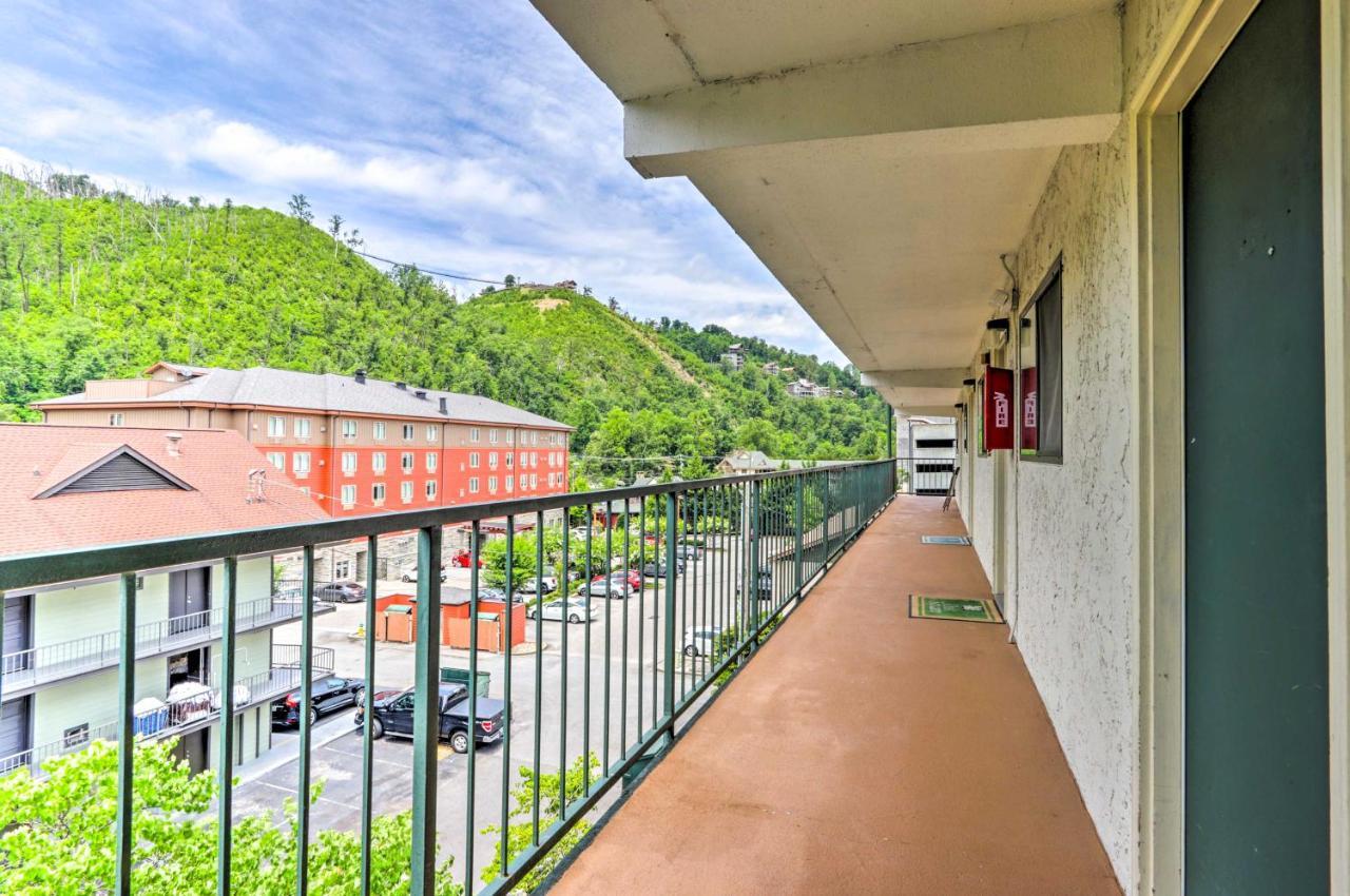 Condo With Balcony, Walk To Dtwn Gatlinburg Fun Екстериор снимка